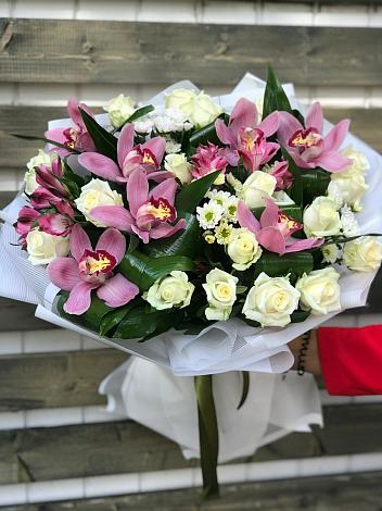 Букет цветов из: Розы и Хризантемы в Кривандино