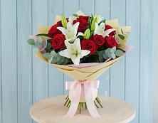 Букет цветов из:  Лилии и Розы в Кривандино