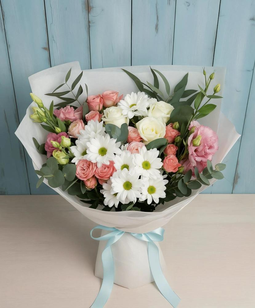 Букет цветов из: Розы, Лизиантусы и Хризантемы в Кривандино