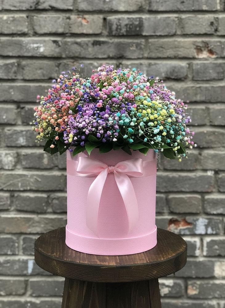 Цветочная композиция из Гипсофила и Розы в шляпной коробке в Кривандино