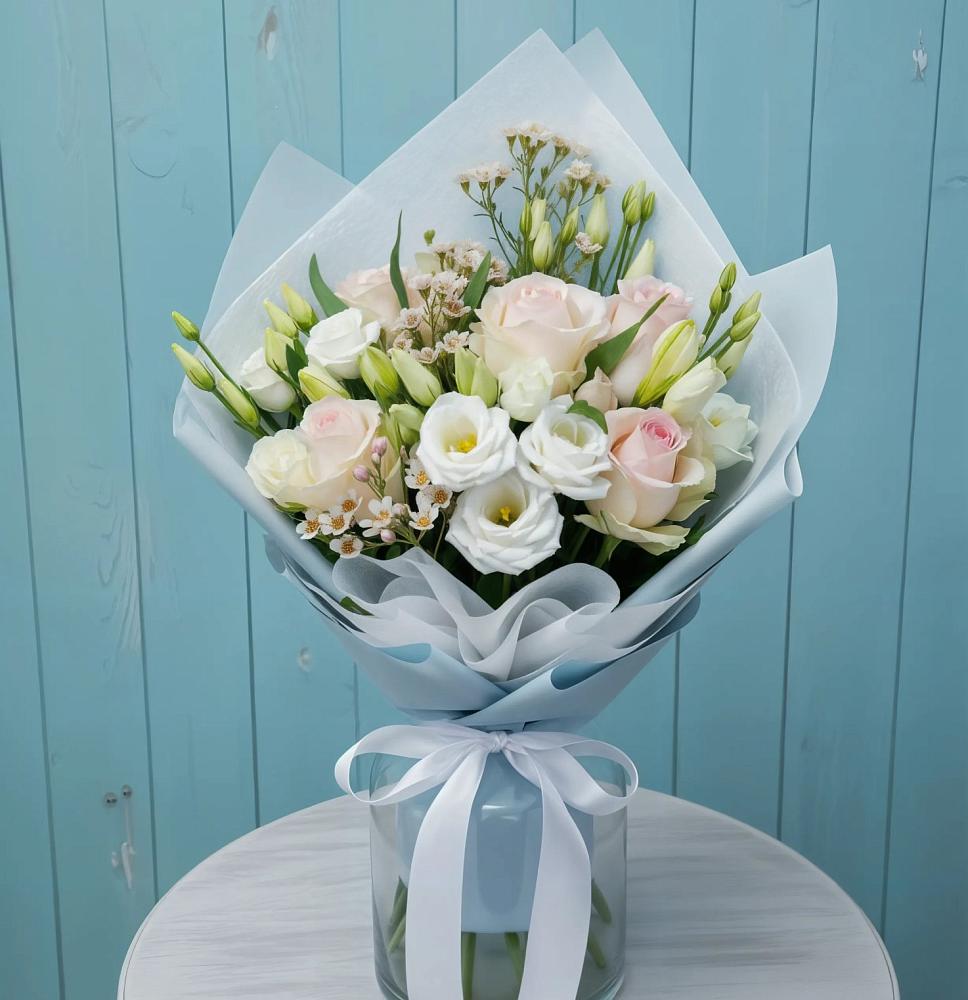 Букет цветов из: Розы и Лизиантусы в Кривандино