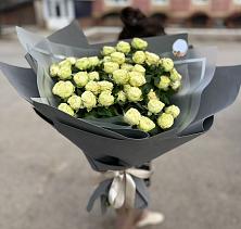 Букет Белые кустовые розы Солинеро в Кривандино