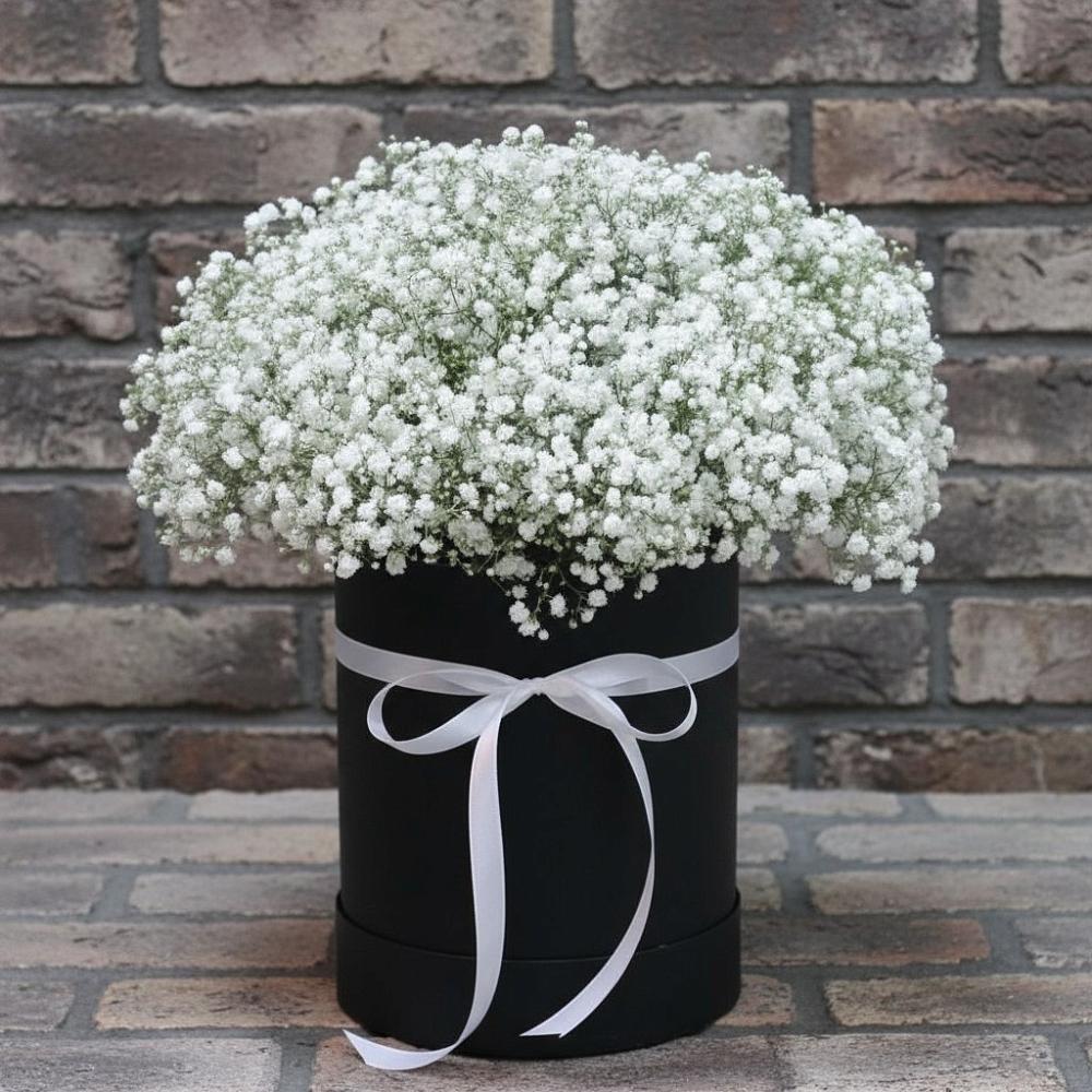 Цветочная композиция из Гипсофила в шляпной коробке в Кривандино