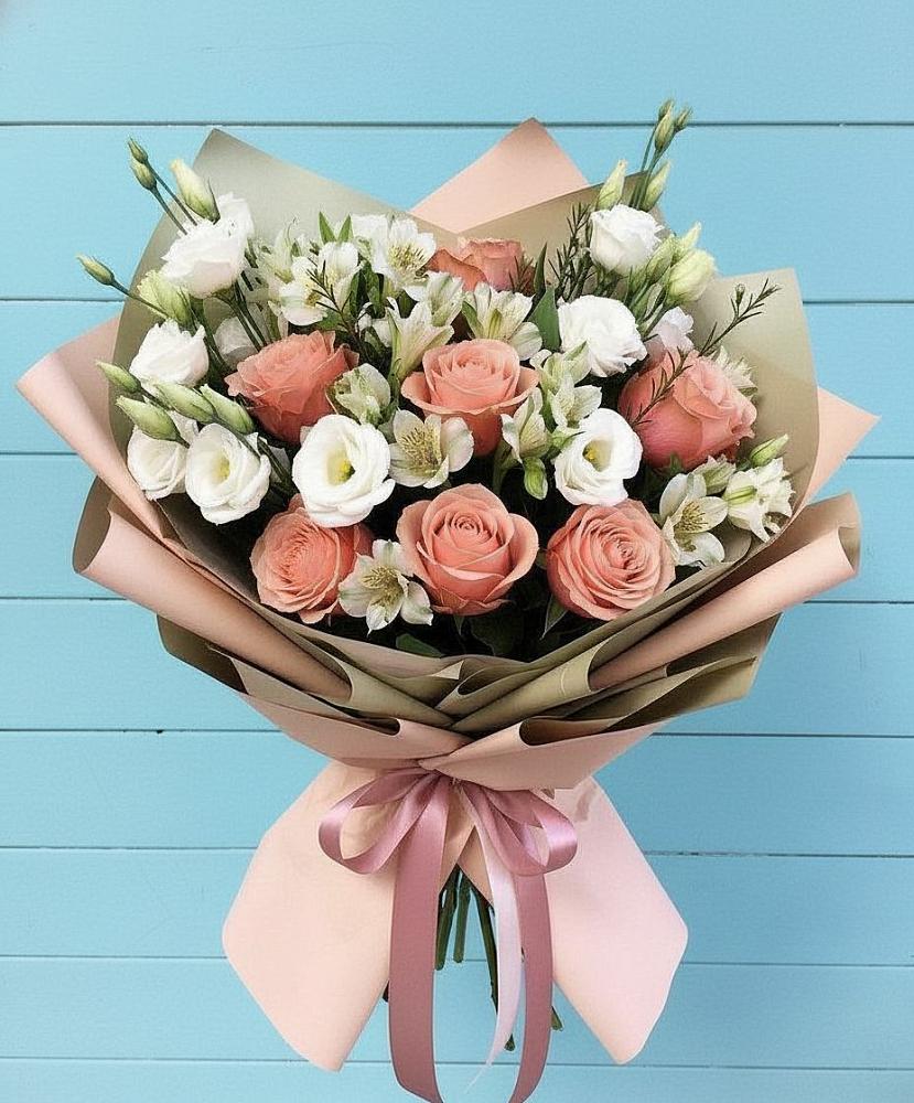 Букет цветов из: Розы, Альстромерии и Лизиантусы в Кривандино