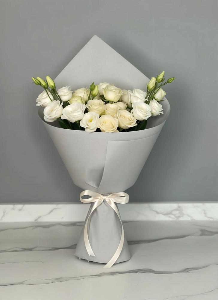 Букет цветов из: Розы и Лизиантусы в Кривандино