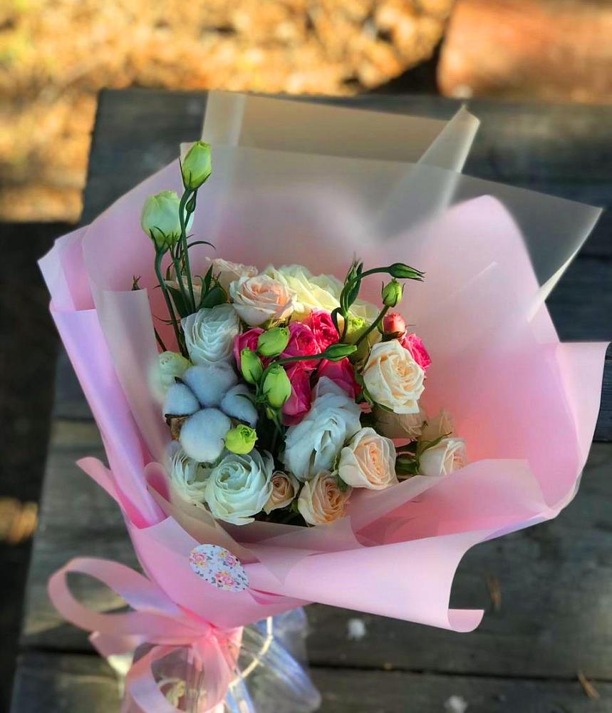 Букет цветов из: Розы и Лизиантусы в Кривандино