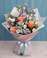 Букет цветов из:  Лизиантусы, Розы, Альстромерии и Гипсофила в Кривандино