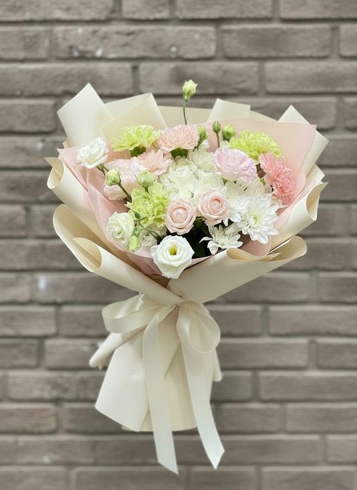 Букет цветов из: Гвоздики, Розы, Лизиантусы и Хризантемы в Кривандино