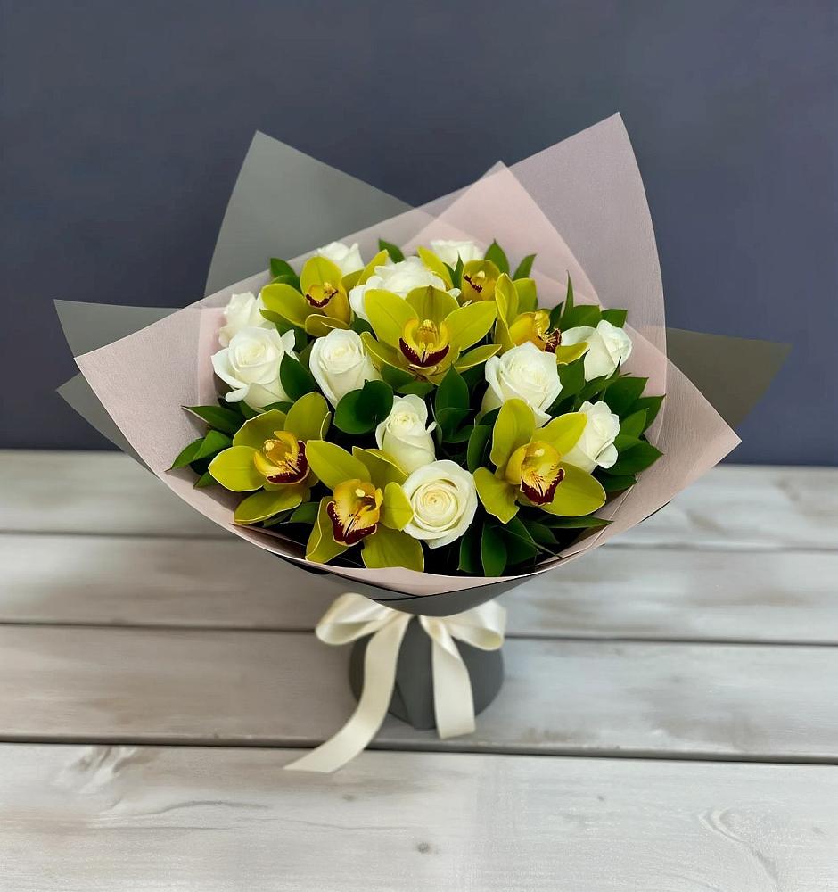 Букет цветов из: Орхидеи и Розы в Кривандино