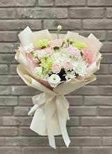Букет цветов из:  Гвоздики, Розы, Лизиантусы и Хризантемы #REPLACE_PRED# Кривандино