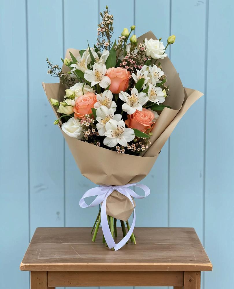 Букет цветов из: Альстромерии, Лизиантусы, Розы и Хризантемы в Кривандино