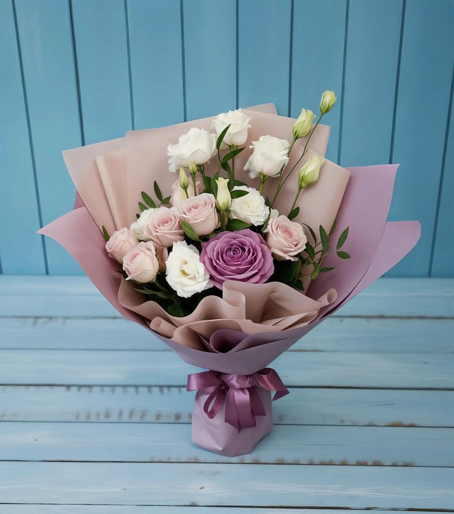 Букет цветов из: Розы и Лизиантусы в Кривандино